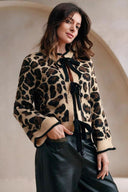 Amabel | Dames Lange Mouw Cardigan met Strikvoorkant in Luipaardprint