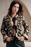 Amabel | Dames Lange Mouw Cardigan met Strikvoorkant in Luipaardprint