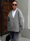 Aubree | Dames Fuzzy Knit Knopen Voorkant V-Hals Cardigan