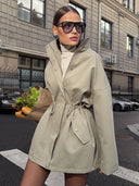 Brenda | Dames Utility Jacket met Trekkoord in de Taille en Hoge Hals