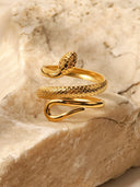 Vada | Dames Gewikkelde Slang Ring met Textuur en Schubben Detail