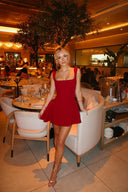 Zairah | Vierkante hals mini-jurk